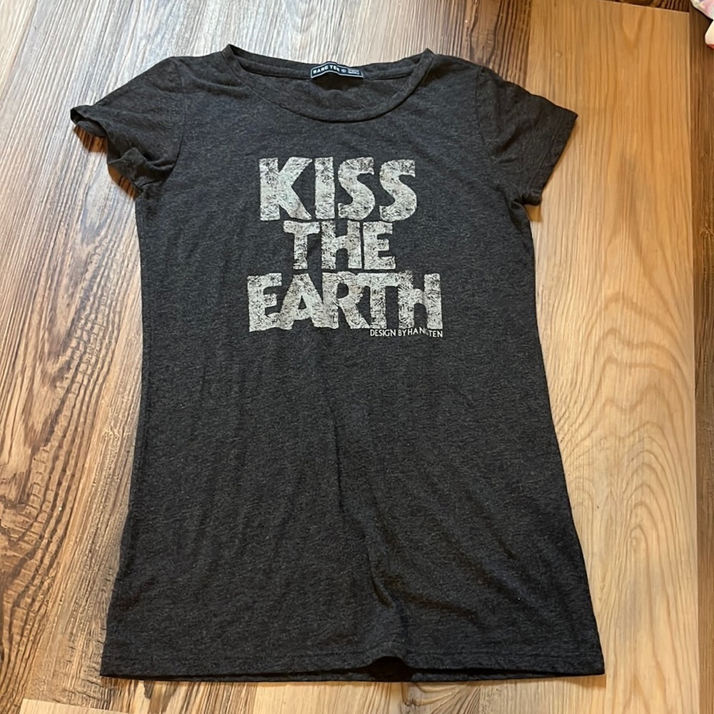 Hang Ten kiss the earth T-shirt